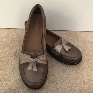 Clark’s Women’s Size 9M Bronze Flats. New!